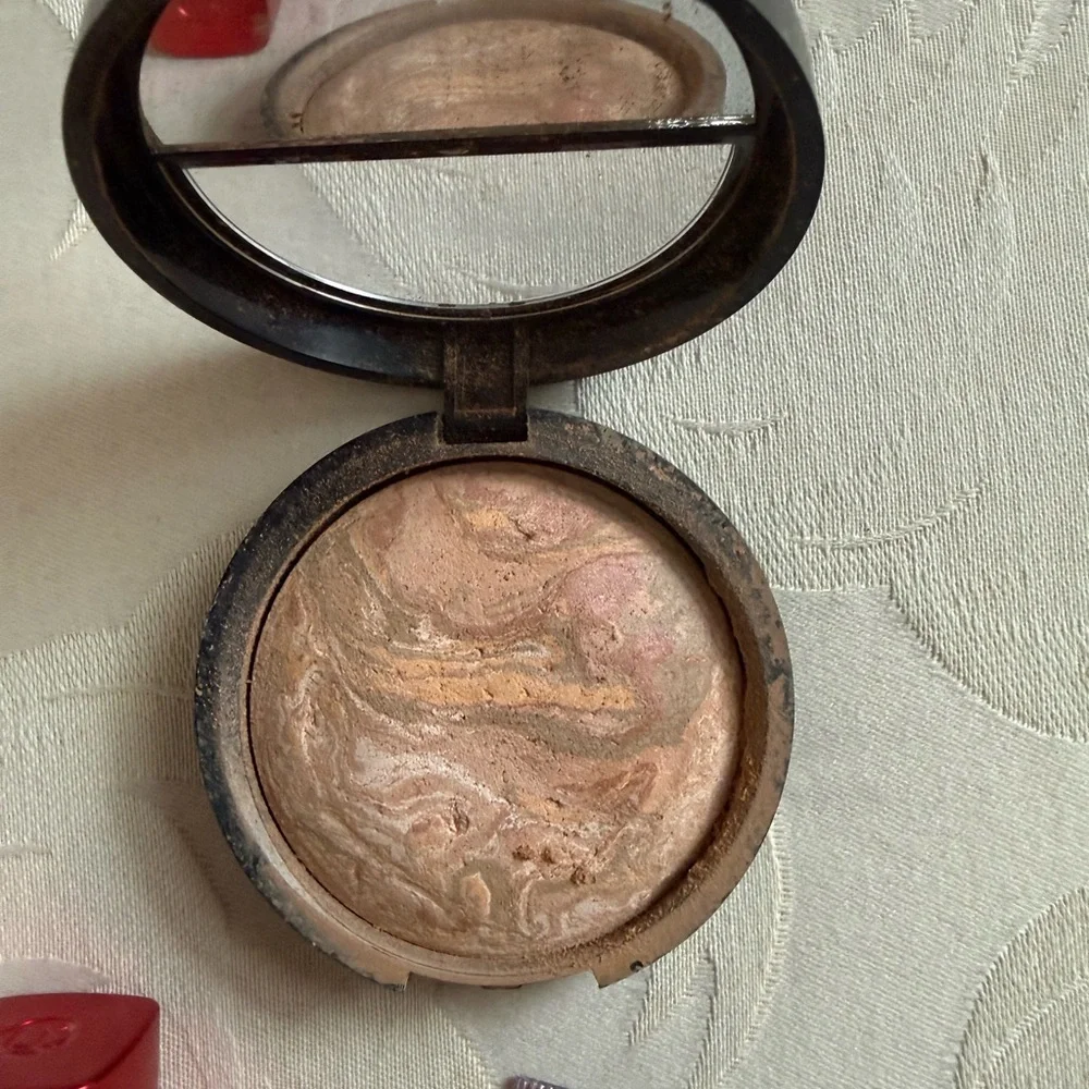 Makeup & Skincare Bundle L’Oréal Lumi Glow Tint Laura‎ Geller Burt’s Bees Mugler